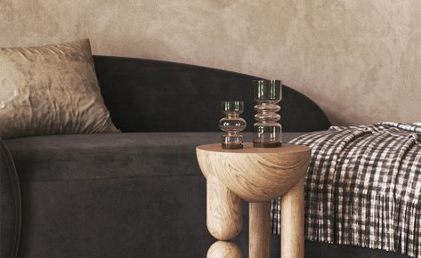 The space harmoniously revolves around natural wood tones (Demo)
